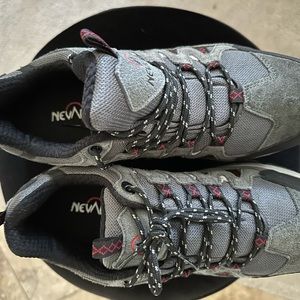 Like new men’s low top hikers.